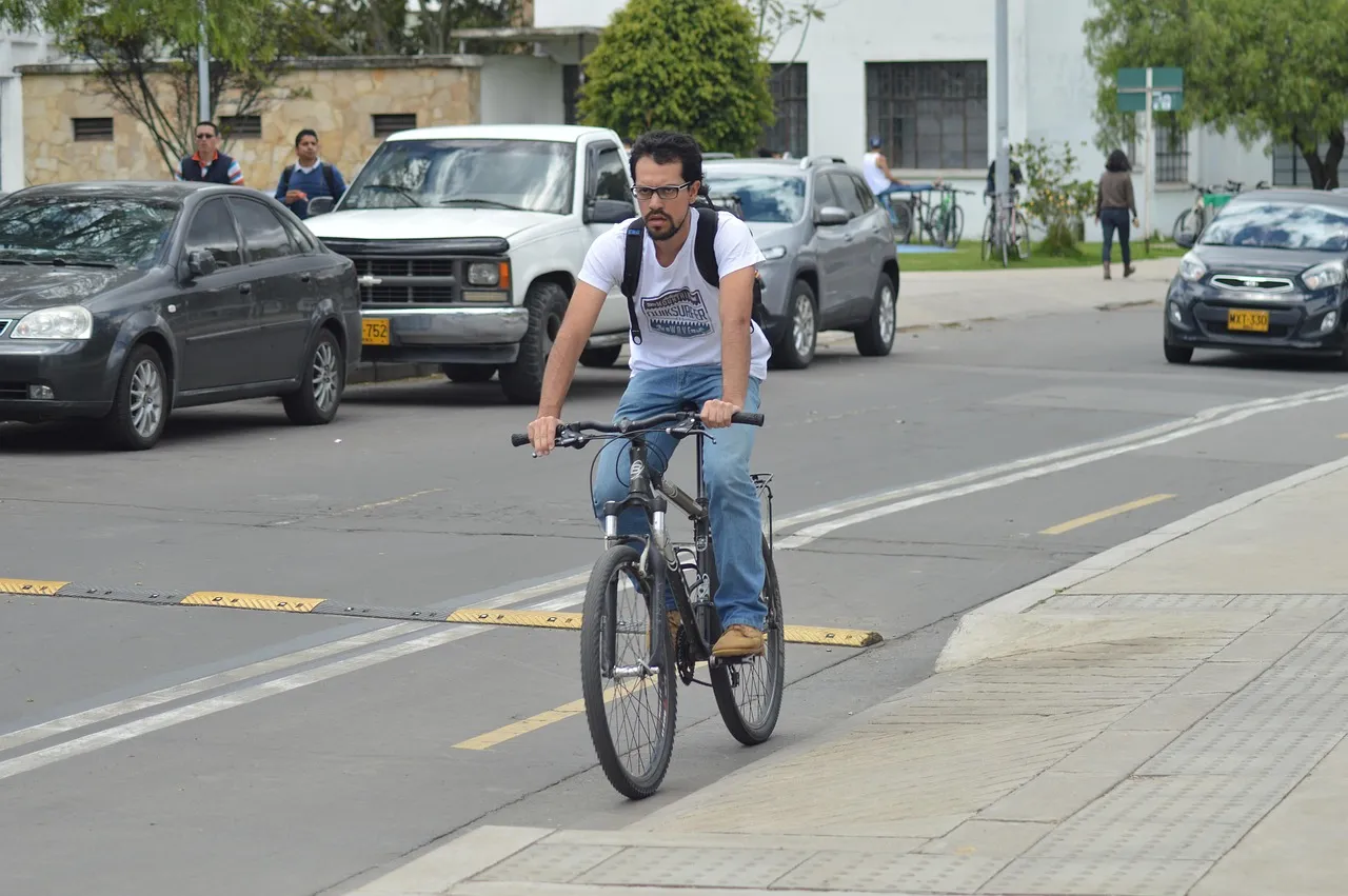 Pavement cyclists