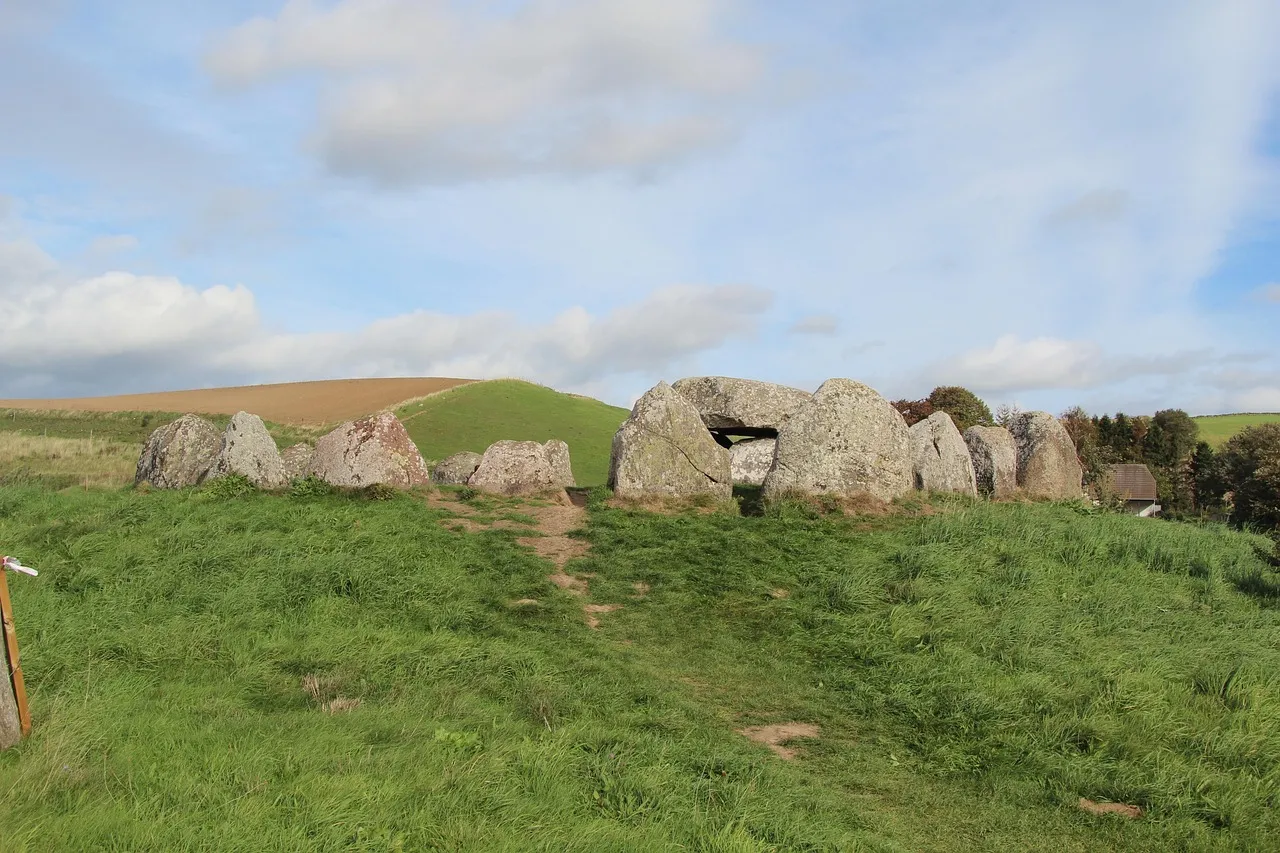 stonehenge refurbishment plan revealed in The Daily Distress